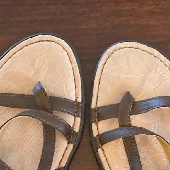 BNWT b•ø•c by Børn Tooled Vegan Leather Sandals 9M - Picture 3 of 7
